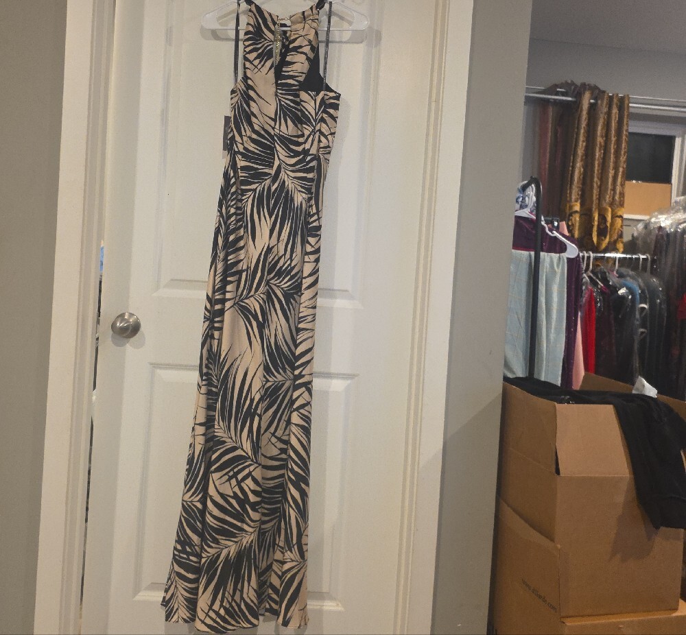 Vince Camuto Beige and Black Palm-Print Halter Maxi Dress - Picture 15 of 16